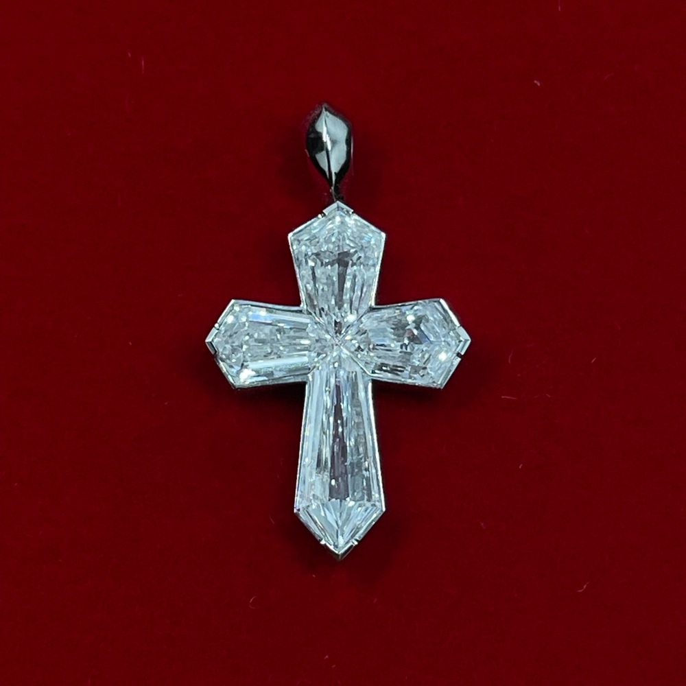 New 1.12 TCW Kite-Shape Diamond Cross Pendant In Platinum